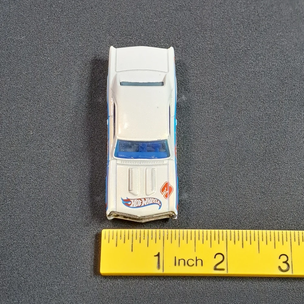 Hot Wheels‎ 67 White Chevelle SS 396 Racing Toy Car